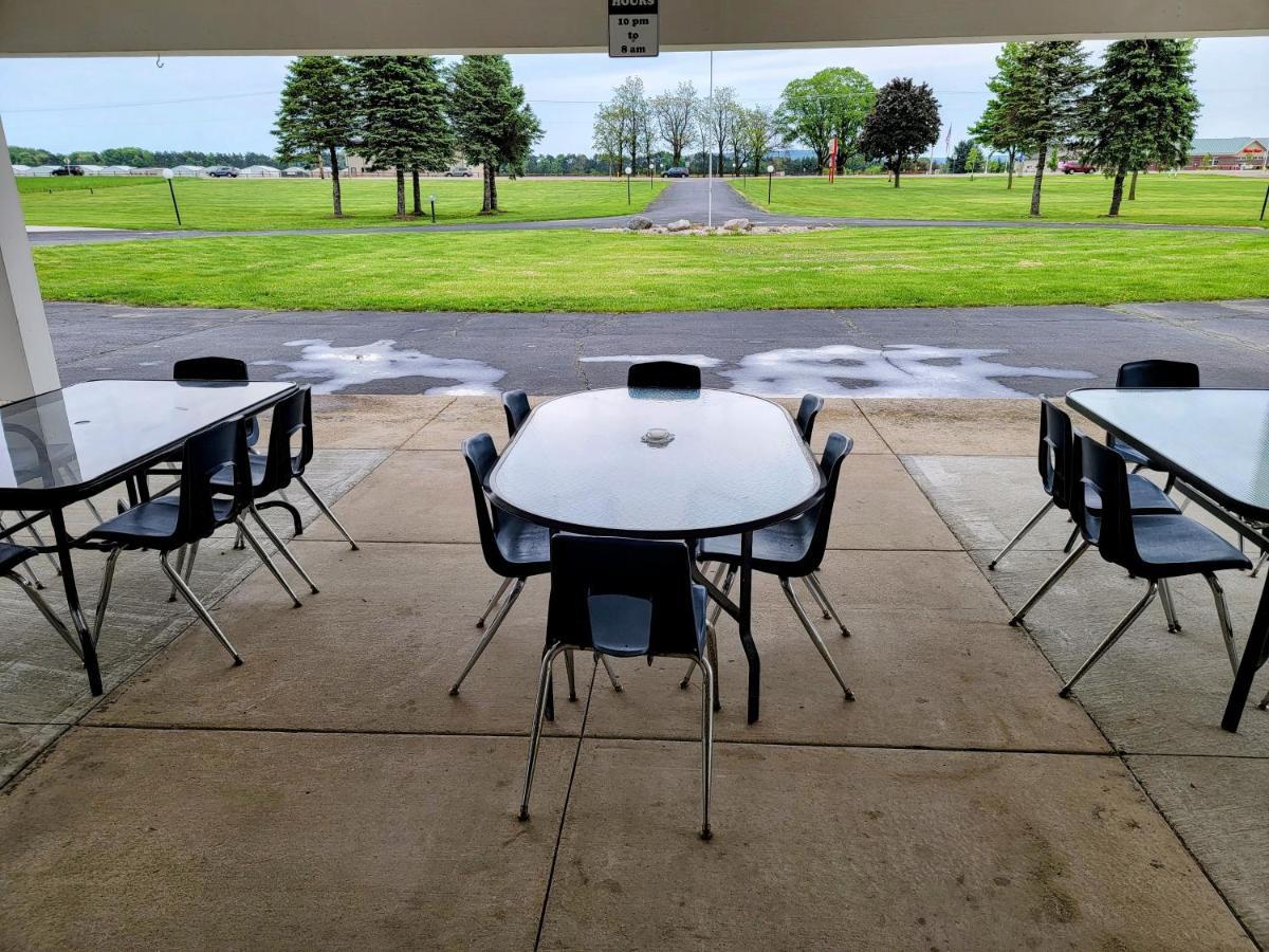 Skyview Motel - Prairie Du Sac Bagian luar foto