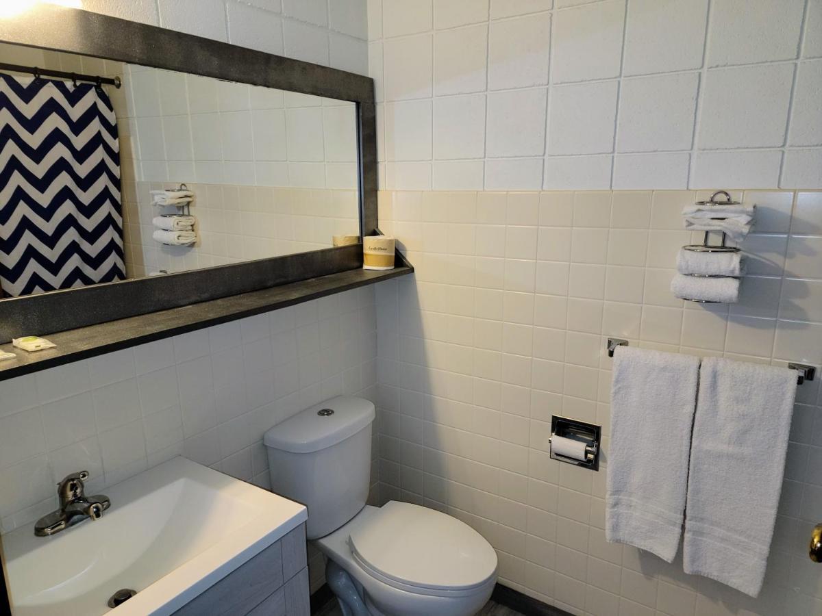 Skyview Motel - Prairie Du Sac Bagian luar foto
